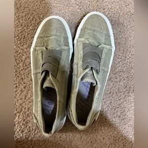 Blowfish Malibu Green Canvas Slip-On Sneakers – Size 6.5
